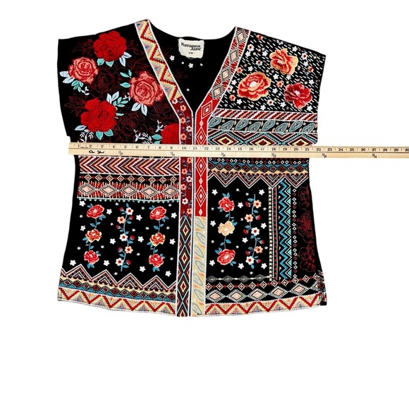 Savanna Jane Size S/M Embroidered Top - Picture 2 of 7